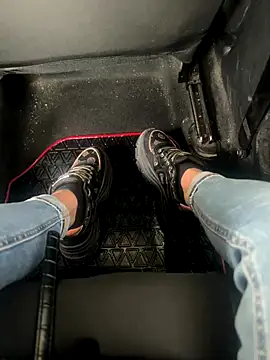 Snapshot of FeetVibe chatting on October 2025 05:50:02 AM FeetVibe online show from October 2025 05:50:02 AM