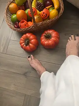 Snapshot of FeetVibe chatting on October 2025 07:58:01 AM FeetVibe online show from October 2025 07:58:01 AM