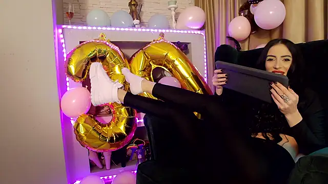 Snapshot of FeetVibe chatting on November 2025 08:33:02 AM FeetVibe online show from November 2025 08:33:02 AM