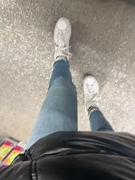 Snapshot of FeetVibe chatting on November 2025 07:19:01 AM FeetVibe online show from November 2025 07:19:01 AM