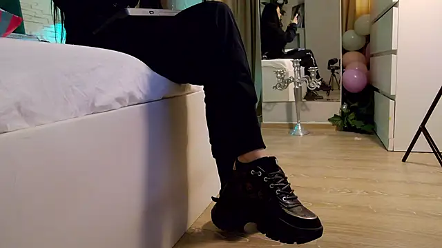 Snapshot of FeetVibe chatting on December 2025 08:23:01 AM FeetVibe online show from December 2025 08:23:01 AM