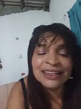 Snapshot of _violetta_- chatting on June 2026 01:39:01 AM violetta - online show from June 2026 01:39:01 AM