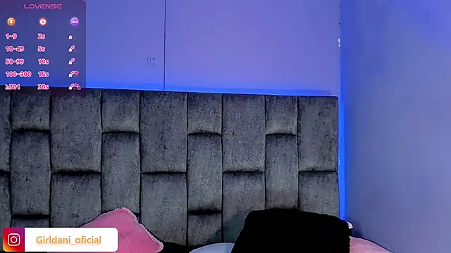 Liittle foxxxy online show from February 2025 01:30:01 PM