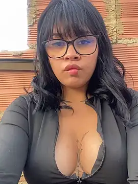 Snapshot of honeyy_mia chatting on February 2025 09:39:01 PM honeyy mia online show from February 2025 09:39:01 PM