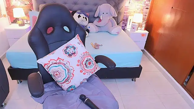 Snapshot of italy___boobs chatting on October 2025 01:00:02 PM italy boobs online show from October 2025 01:00:02 PM