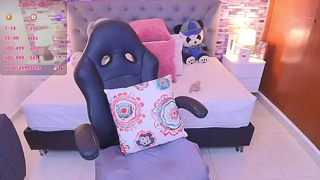 Snapshot of italy___boobs chatting on November 2025 10:58:01 AM italy boobs online show from November 2025 10:58:01 AM