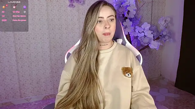 Snapshot of NaomiFox1 chatting on February 2025 08:20:02 AM NaomiFox1 online show from February 2025 08:20:02 AM