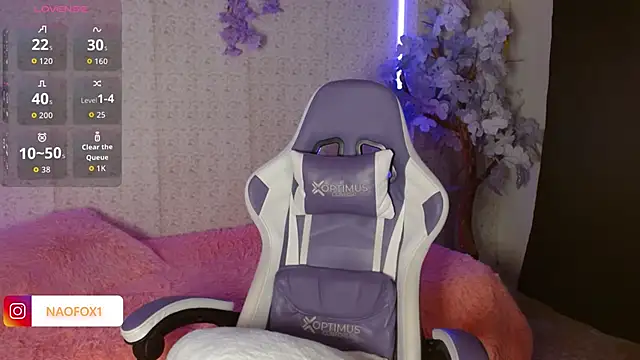 Snapshot of NaomiFox1 chatting on September 2025 04:33:02 AM NaomiFox1 online show from September 2025 04:33:02 AM