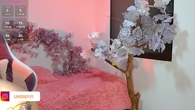 Snapshot of NaomiFox1 chatting on October 2025 03:40:01 AM NaomiFox1 online show from October 2025 03:40:01 AM