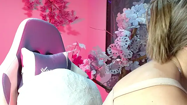 Snapshot of NaomiFox1 chatting on April 2026 12:23:01 AM NaomiFox1 online show from April 2026 12:23:01 AM