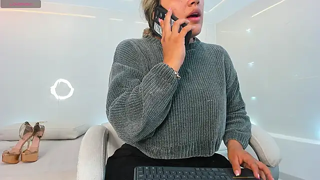 Snapshot of julietha_taylor chatting on February 2025 02:28:02 AM julietha taylor online show from February 2025 02:28:02 AM