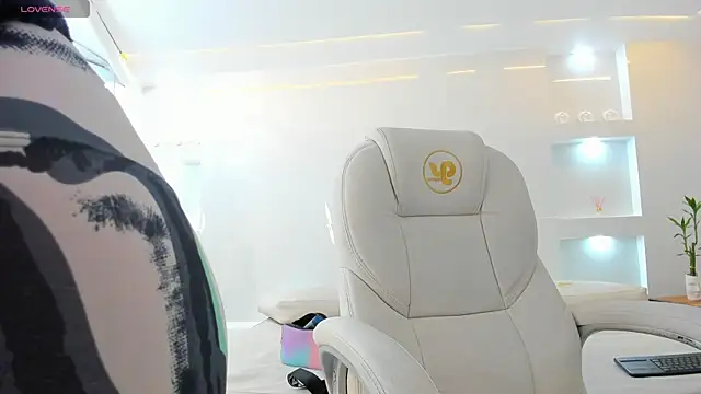 Snapshot of julietha_taylor chatting on February 2025 01:38:01 AM julietha taylor online show from February 2025 01:38:01 AM