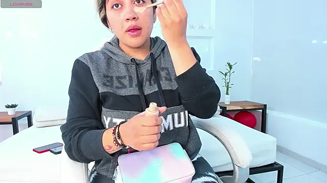 Snapshot of julietha_taylor chatting on February 2025 01:43:02 AM julietha taylor online show from February 2025 01:43:02 AM