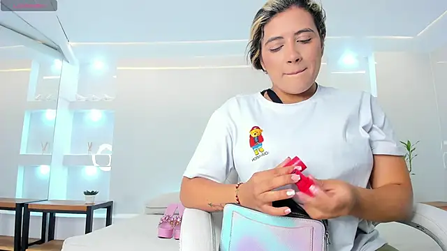 Snapshot of julietha_taylor chatting on February 2025 01:44:02 AM julietha taylor online show from February 2025 01:44:02 AM