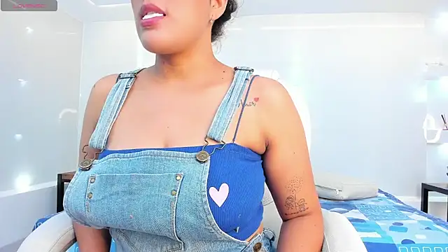 Snapshot of julietha_taylor chatting on March 2025 02:27:02 AM julietha taylor online show from March 2025 02:27:02 AM