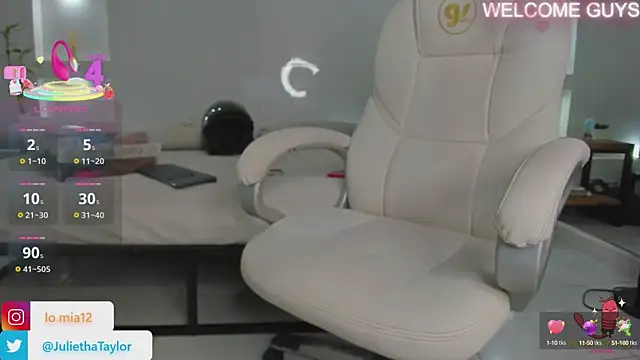 Snapshot of julietha_taylor chatting on September 2025 03:10:01 AM julietha taylor online show from September 2025 03:10:01 AM