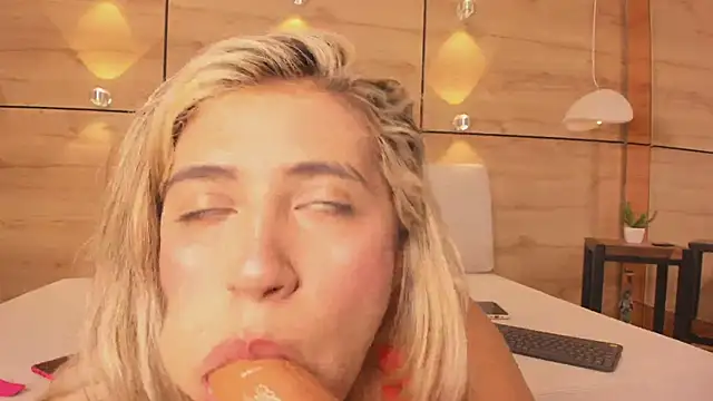 Snapshot of julietha_taylor chatting on October 2025 03:04:01 AM julietha taylor online show from October 2025 03:04:01 AM