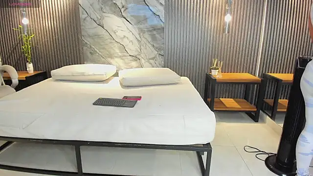 Snapshot of julietha_taylor chatting on November 2025 03:38:01 AM julietha taylor online show from November 2025 03:38:01 AM