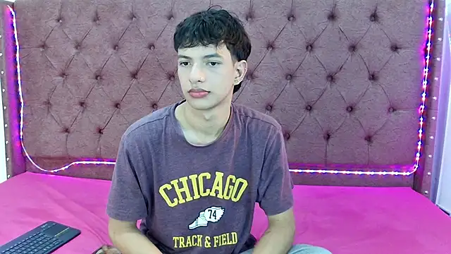 Snapshot of boys_yourparty chatting on December 2024 01:38:02 PM boys yourparty online show from December 2024 01:38:02 PM