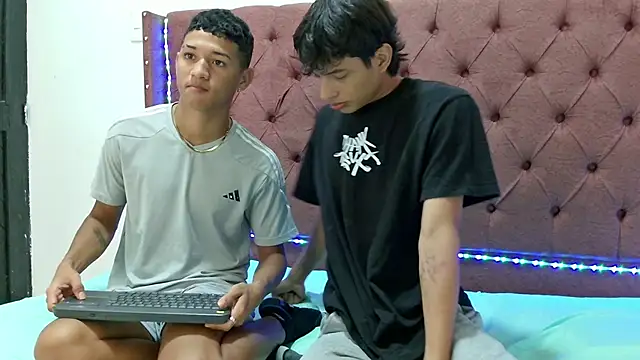 Snapshot of boys_yourparty chatting on February 2025 01:43:01 PM boys yourparty online show from February 2025 01:43:01 PM