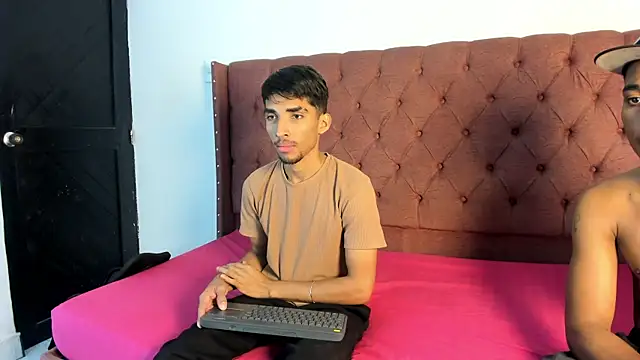 Snapshot of boys_yourparty chatting on September 2025 01:13:01 PM boys yourparty online show from September 2025 01:13:01 PM