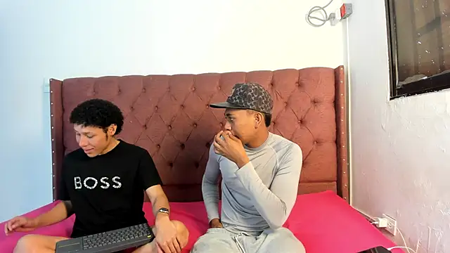 Snapshot of boys_yourparty chatting on December 2025 01:20:02 PM boys yourparty online show from December 2025 01:20:02 PM