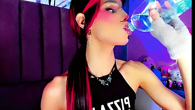 dollswit01 online show from September 2025 02:50:02 PM