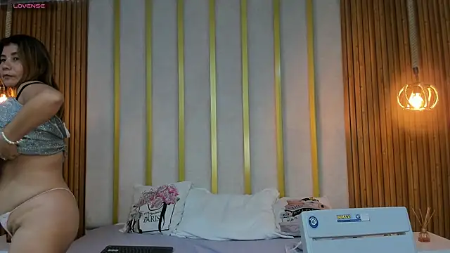 Snapshot of love_mommy chatting on March 2025 08:51:02 AM love mommy online show from March 2025 08:51:02 AM