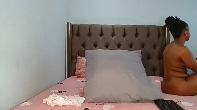 Snapshot of CHOCKYCHOCX2 chatting on November 2025 04:33:02 AM CHOCKYCHOCX2 online show from November 2025 04:33:02 AM