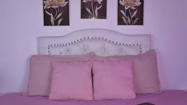 Snapshot of AnneGagner chatting on September 2025 12:01:02 AM AnneGagner online show from September 2025 12:01:02 AM