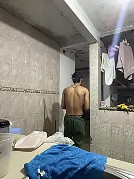 Snapshot of Rouuus12 chatting on February 2026 12:33:01 PM Rouuus12 online show from February 2026 12:33:01 PM