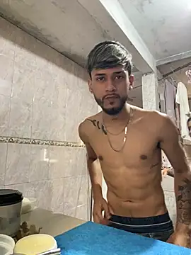 Snapshot of Rouuus12 chatting on February 2026 12:42:02 PM Rouuus12 online show from February 2026 12:42:02 PM