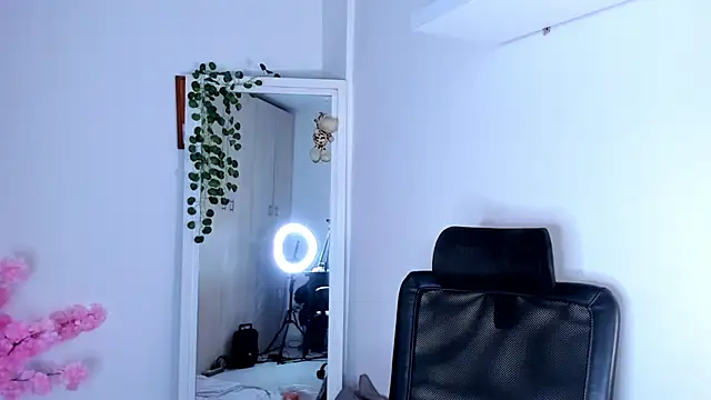 AnnieSofiia online show from April 2026 07:58:02 PM