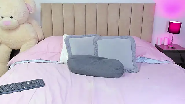 Snapshot of HannaRousse_ chatting on November 2025 08:31:01 PM HannaRousse online show from November 2025 08:31:01 PM