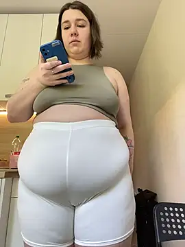 Snapshot of SuzieMurray chatting on July 2026 08:18:01 AM SuzieMurray online show from July 2026 08:18:01 AM