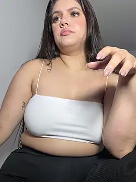 kimberlyhills1 online show from March 2025 08:00:02 PM