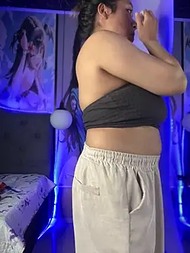 Im Little online show from January 2025 03:20:01 AM