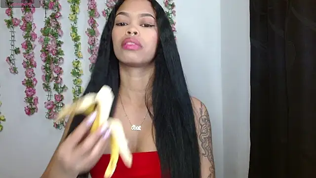 Snapshot of Shenna_brunette_ chatting on December 2025 03:29:02 PM Shenna brunette online show from December 2025 03:29:02 PM