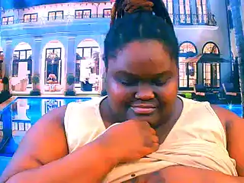 Snapshot of EbonyHotBuns chatting on April 2026 12:35:02 AM EbonyHotBuns online show from April 2026 12:35:02 AM
