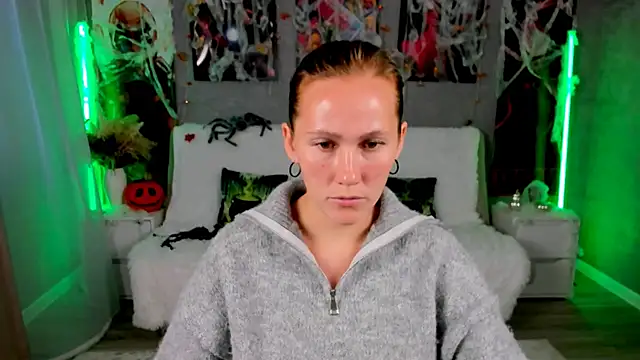 Snapshot of MichelleOrtis chatting on October 2025 12:39:02 PM MichelleOrtis online show from October 2025 12:39:02 PM