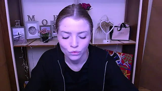 MissOliviaa  online show from December 2024 07:49:02 AM