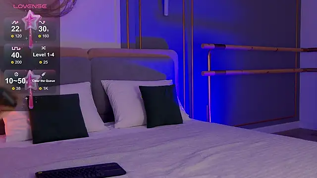 Smiley Mia online show from February 2025 08:13:02 AM