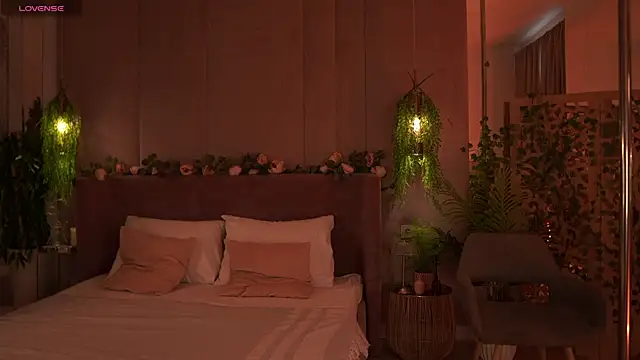 Smiley Mia online show from September 2025 05:11:01 AM