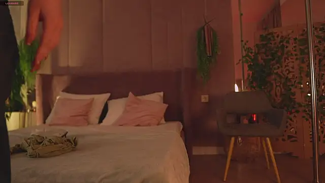 Smiley Mia online show from November 2025 05:08:02 AM