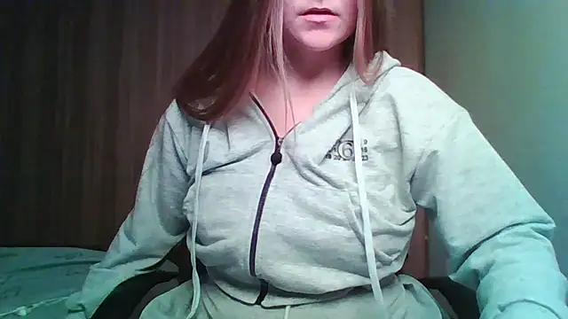 Evasapples online show from November 2025 02:46:01 PM