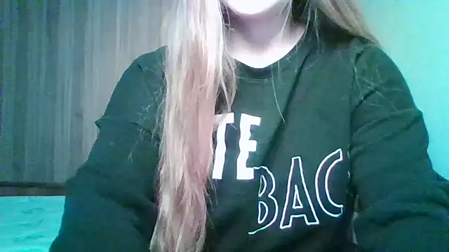 Evasapples online show from November 2025 06:13:01 PM