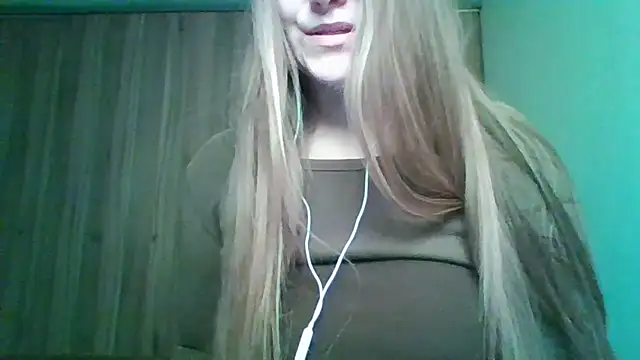 Evasapples online show from February 2026 08:40:02 PM