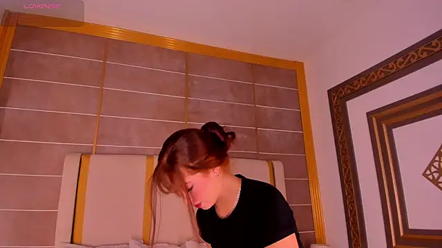 Snapshot of AbigailCarter chatting on October 2025 11:40:02 PM AbigailCarter online show from October 2025 11:40:02 PM