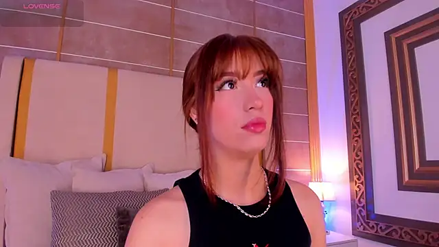 Snapshot of AbigailCarter chatting on November 2025 11:37:02 PM AbigailCarter online show from November 2025 11:37:02 PM