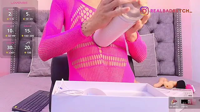 Realbadbxtch online show from January 2026 01:48:01 PM